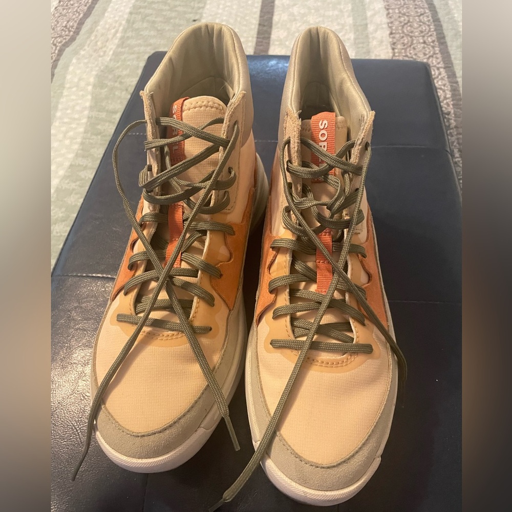 Sorel Light Tan Lace-Up Boots